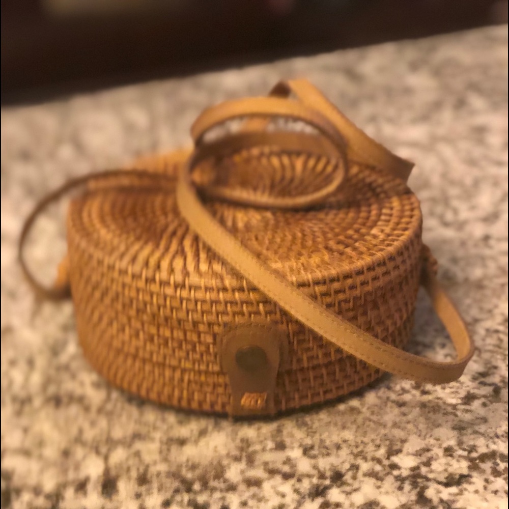 Round rattan bag